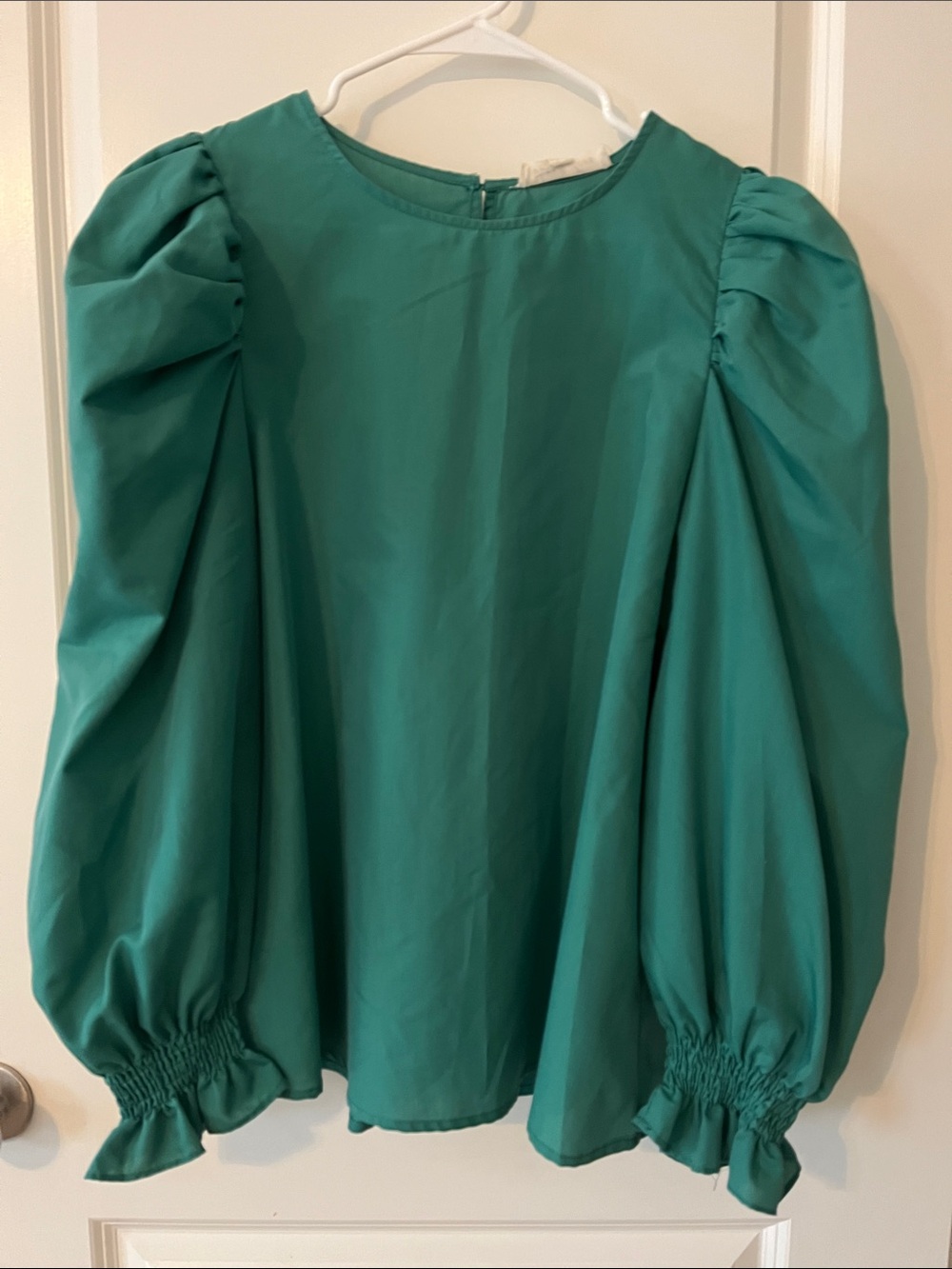 Green Puff-Sleeve Women's Top - Classic Crewneck